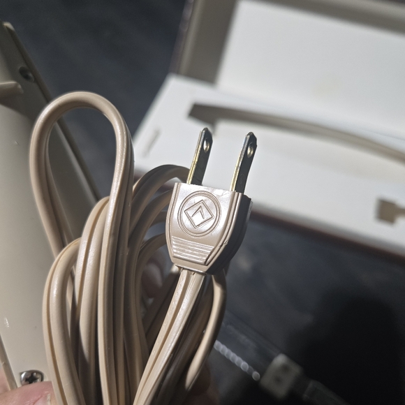 General Electric Model UK-1 Universal Electric Slicing Knife with Original Case - Picture 7 of 8